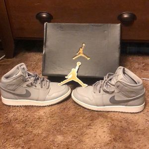 Jordan 1 wolf grays